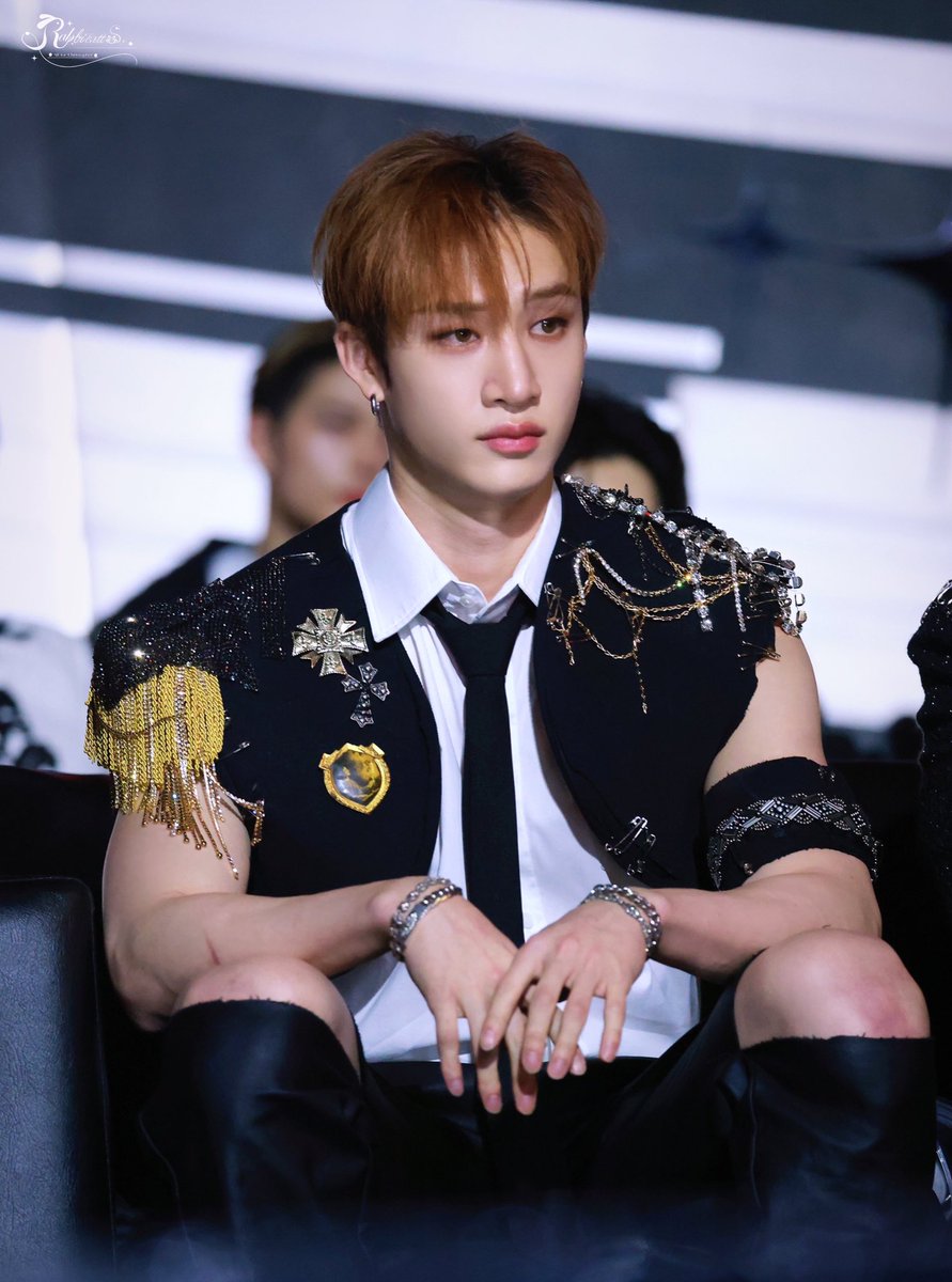 BCHANPIC's tweet photo. a real prince bangchan https://t.co/wGT7oJgIz8