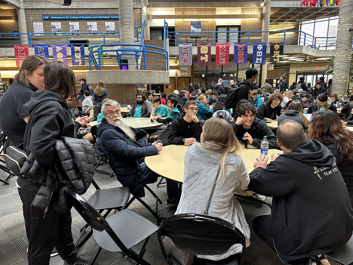 RoboZoneShow's tweet photo. Kicking off the #frckickoff with 10 amazing @FRCTeams at @LawrenceTechU! https://t.co/BN4PVnCy0Q