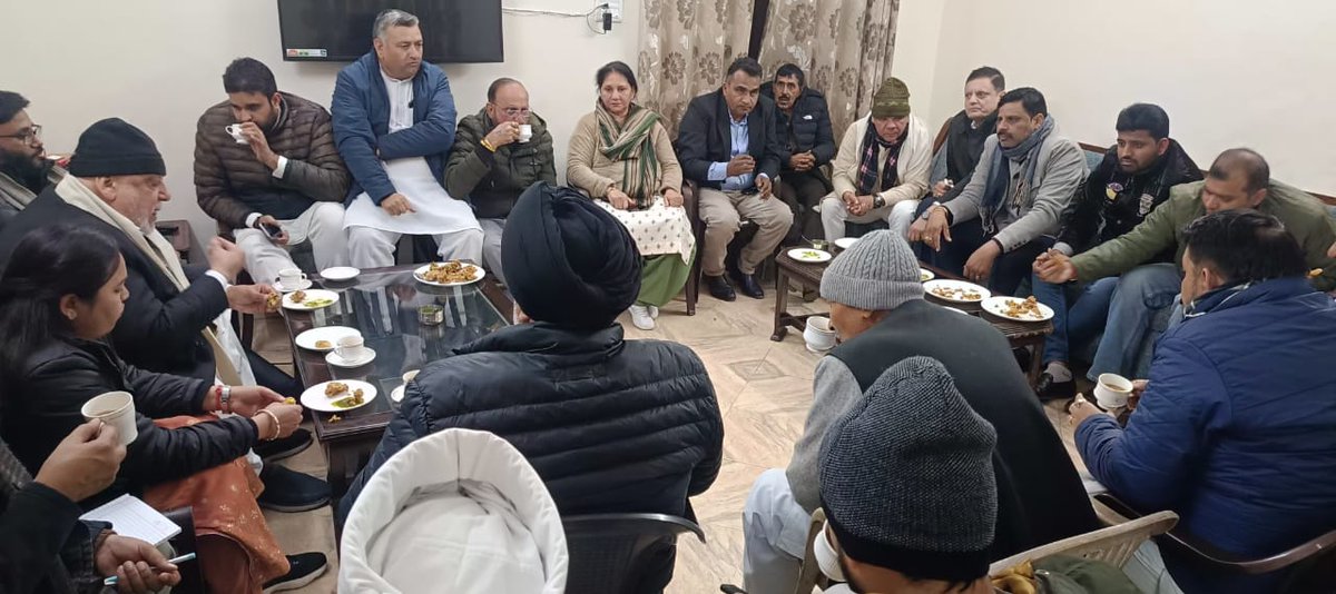 unispur1's tweet photo. आज कुरुक्षेत्र में कांग्रेस की राष्ट्रीय महासचिव बहन कुमारी शैलजा जी राष्ट्रीय महासचिव रणदीप सुरजेवाला जी पूर्व मंत्री किरण चौधरी जी के नेतृत्व में जन संवाद यात्रा की तैयारी के लिए विधायक शमशेर सिंह गोगी जी विधायक रेणु बालाजी कार्यकर्ताओं की मीटिंग लेते हुए https://t.co/0Fi3dRQ95O