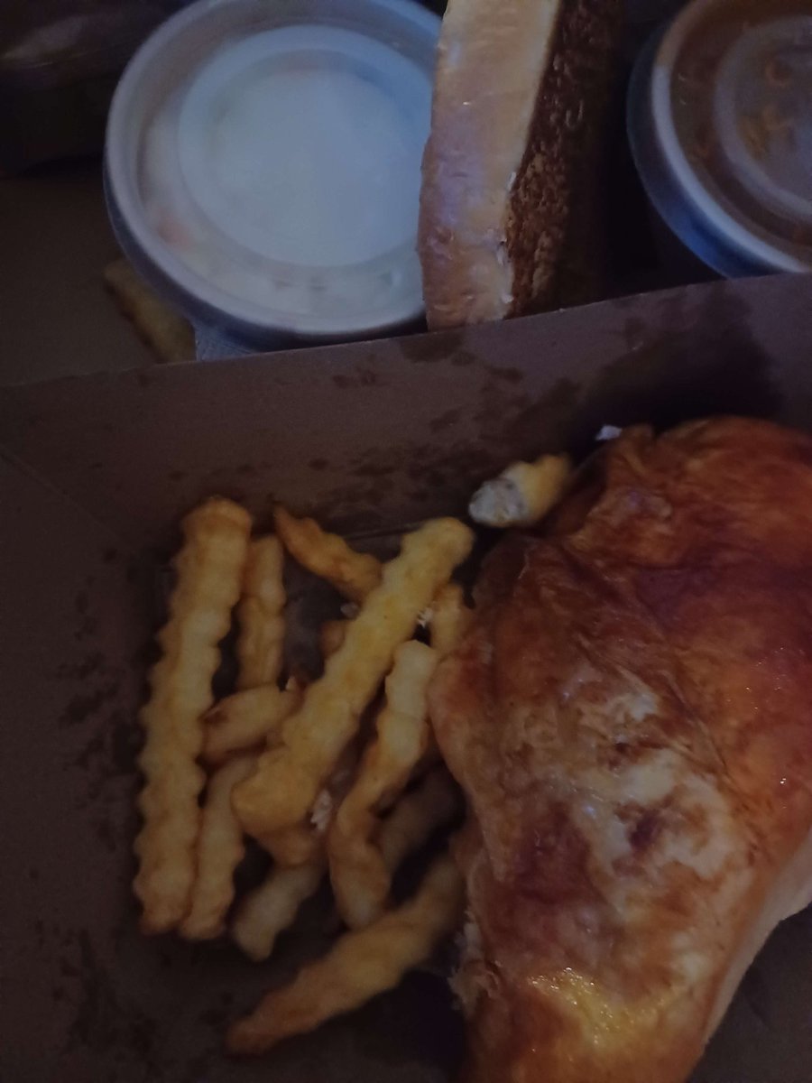 I_Ava_Squirrel's tweet photo. @_BennyCo Last night I was delivered this box with 10 french fries. I shared my experience on facebook within a local community group to find out Im not alone. The website says to address the franchise directly that failed to refund or replace my then cold chicken. Never again. https://t.co/UZOi7Wnann