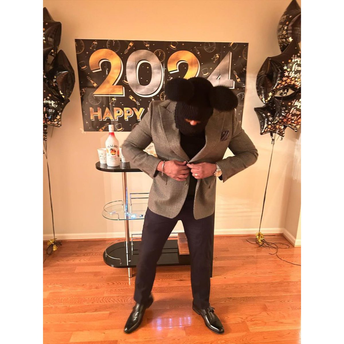 livelifetee_'s tweet photo. real men wear crochet 🧶 @bigmoneyralph #realmen #crochet #menincrochet #crochetmen #unisexwear #unisexcrochet #happynewyear #mickeymouseskimask #mickeymouse https://t.co/txr6mVOb1k