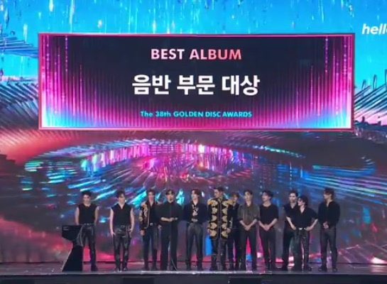 #AteAriGives We got SVT’s first daesang this year, so I’m hosting a giveaway ♡ 

• 1 winner of 500php (game based) 
• 5 winners of 100php (twt picker) 

-> rt, like &amp; comment proofs
-> drop the tags

SEVENTEEN ALBUM OF THE YEAR
#FML_AlbumOfTheYear
#세븐틴_FML_골디_올해의앨범