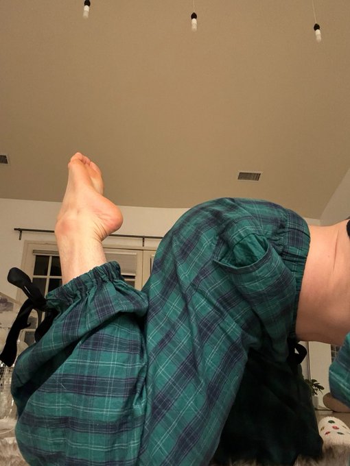 These pajamas make me feel like a slutty lil clown (is there any other type?) 🤡💦 https://t.co/NME7Qd<a href="/tag/mvsales"class="tags"><span>#mvsales</span></a>