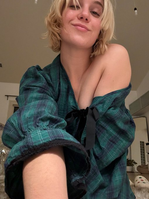 These pajamas make me feel like a slutty lil clown (is there any other type?) 🤡💦 https://t.co/NME7Qd<a href="/tag/mvsales"class="tags"><span>#mvsales</span></a>