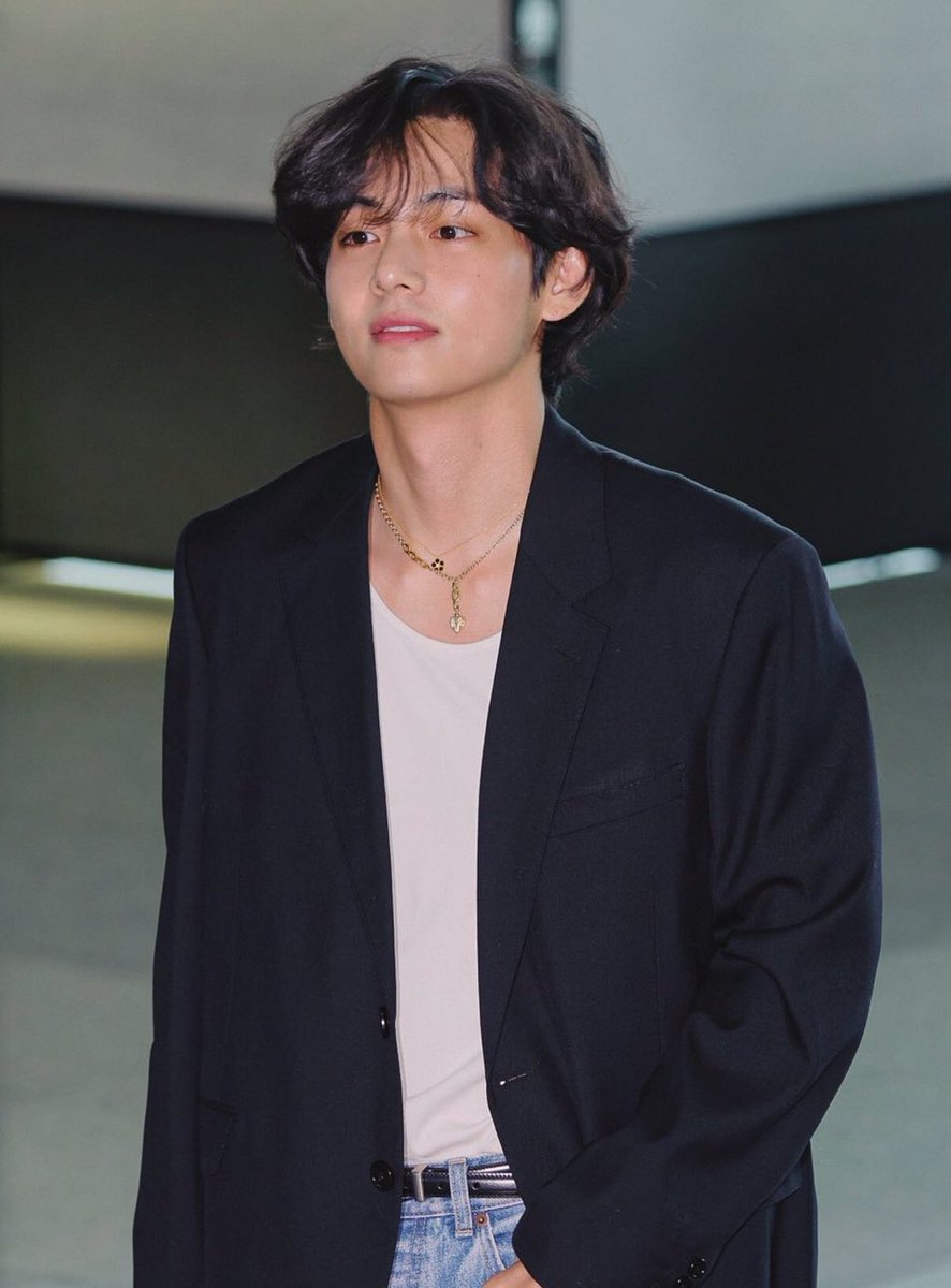 Taehyungimpact's tweet photo. Taehyung is so unreal ✨ https://t.co/DaSuFVSRNw