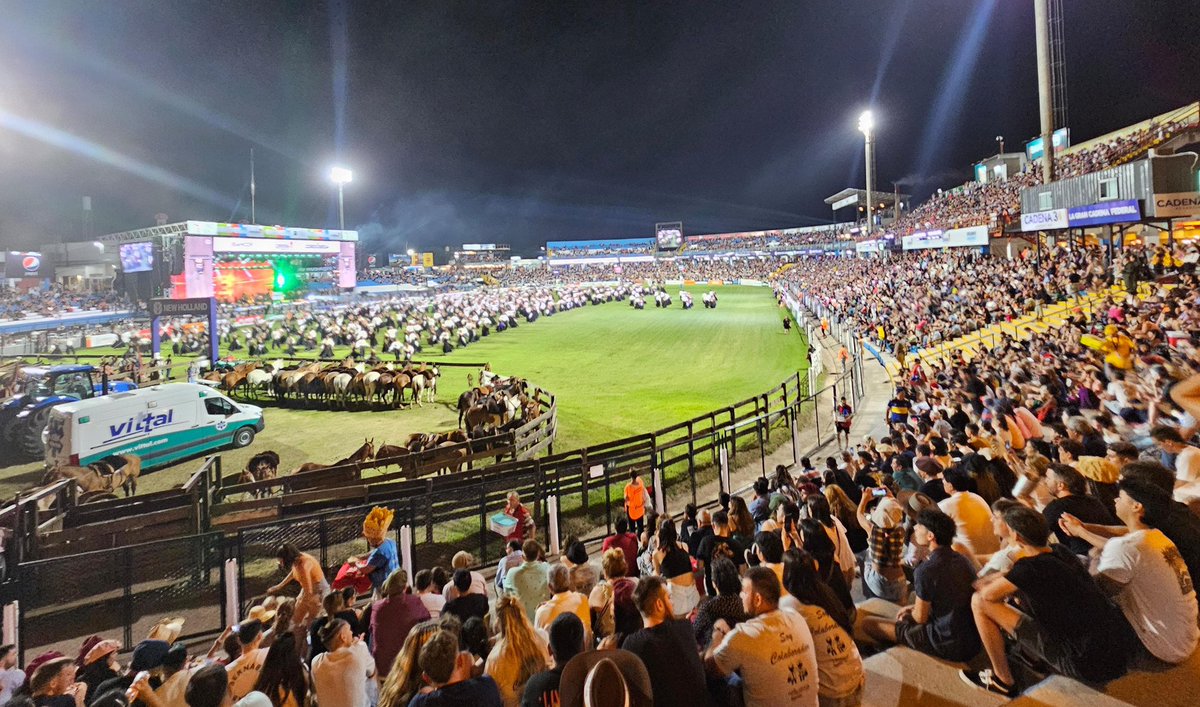 DarioCapitani's tweet photo. ¡Explosivo comienzo! 💥

Empezamos a vivir la 58°edición del Festival Nacional de Doma y Folklore de Jesús María 🎉🐎 Un gran festival que nos representa como provincia a nivel nacional e internacional 🇦🇷

Córdoba, tierra de festivales 🌟

#Jesusmaría #CórdobaTurismo #FestivalJesusMaría