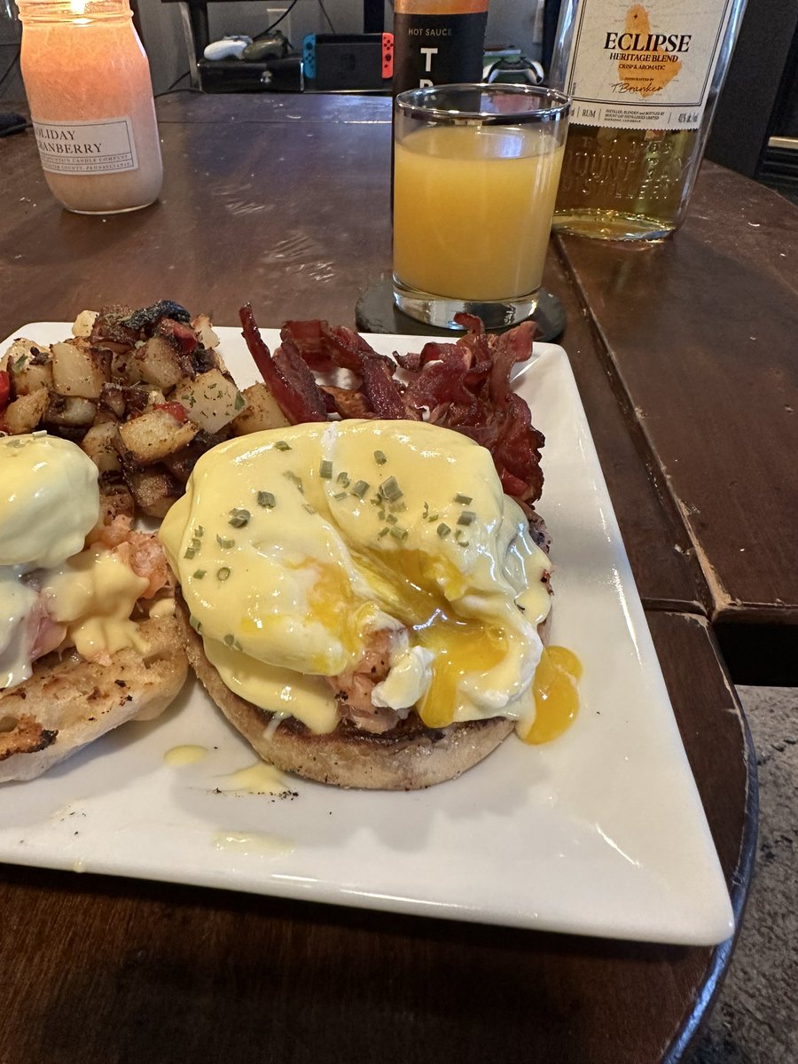 6ixBob's tweet photo. Aight, boom. Smoked salmon eggs Benedict w/ home fries & beef bacon. My first time making a hollandaise sauce. I’m impressed with myself. lol. #chefbobby https://t.co/RvNYVTIaAJ