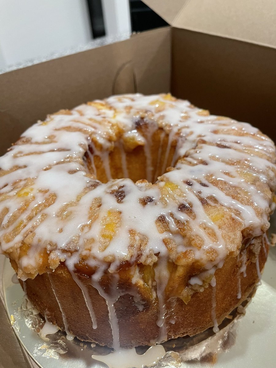 dailydoseofkay_'s tweet photo. Peach Cobbler Pound Cake 🍑🍰
IG: @thesweetspot_ATL https://t.co/6lx2YnYrcN