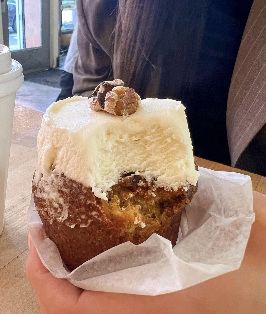 Carrot cake muffin with cream cheese, eat or pass 😋?