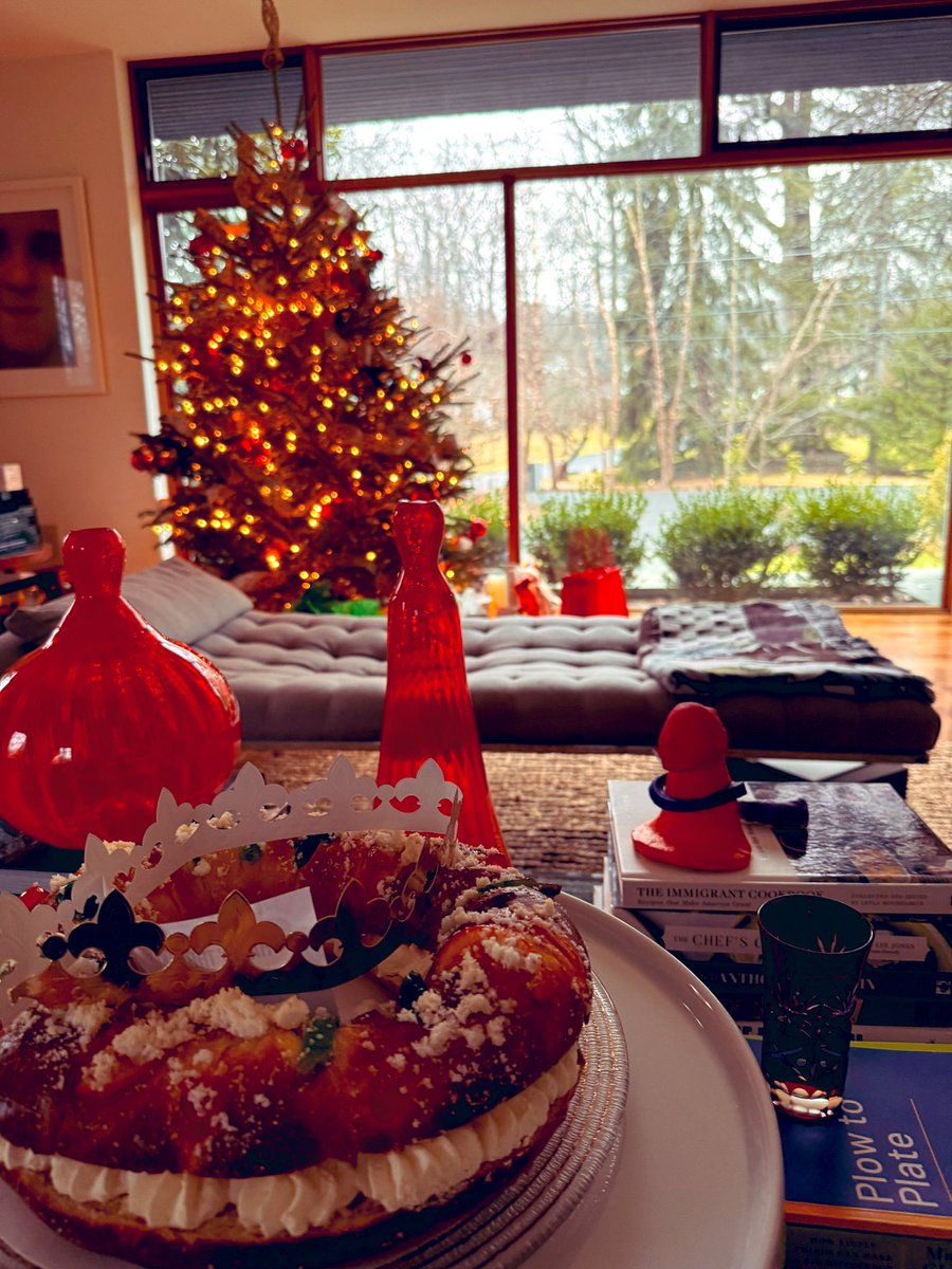 chefjoseandres's tweet image. Happy Epiphany day! Feliz día de Reyes! Christmas’s doesn’t really end until the 6th of January when the 3 Kings arrive to Bethlehem to see baby Jesus…in my house we put  some wine and cookies for the Kings and water for the camels….and then we celebrate their arrival with the…