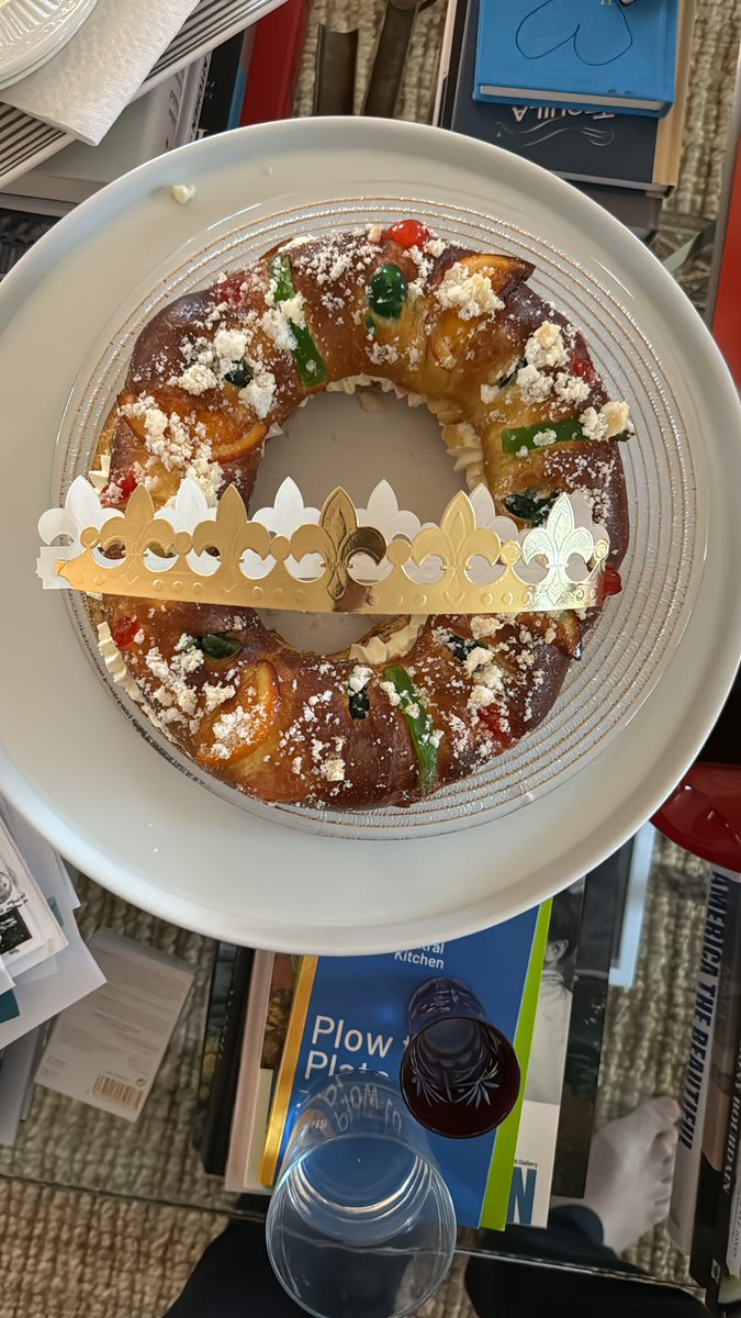 chefjoseandres's tweet image. Happy Epiphany day! Feliz día de Reyes! Christmas’s doesn’t really end until the 6th of January when the 3 Kings arrive to Bethlehem to see baby Jesus…in my house we put  some wine and cookies for the Kings and water for the camels….and then we celebrate their arrival with the…