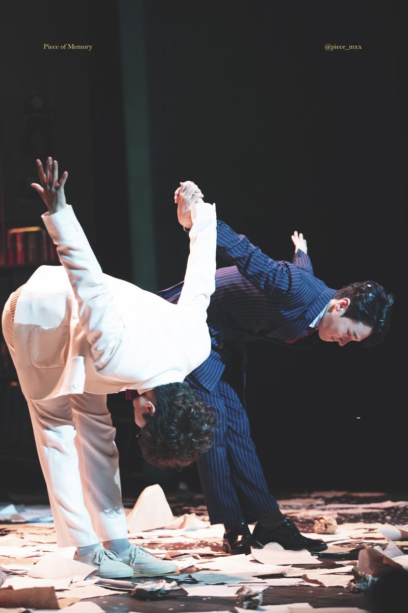 piece_mxx's tweet photo. 240106 스토리 오브 마이 라이프
토마스 위버 역 이창용 배우님
앨빈 켈빈 역 신재범 배우님
#스토리오브마이라이프 #이창용 #신재범 https://t.co/my4jirndI7