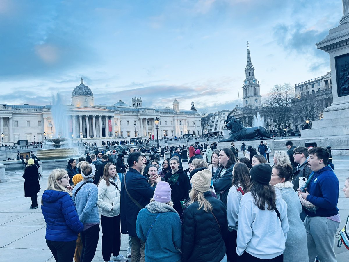 CoachWillems's tweet photo. London. Covenant Garden, Big Ben, Kings Guard, Trafalgar Square - good day 1! #BestStudents #JTerm2024 🇬🇧  💂 https://t.co/KQe2nzaM78