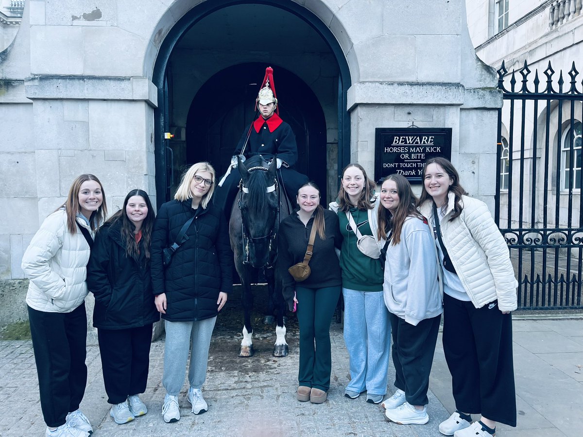 CoachWillems's tweet photo. London. Covenant Garden, Big Ben, Kings Guard, Trafalgar Square - good day 1! #BestStudents #JTerm2024 🇬🇧  💂 https://t.co/KQe2nzaM78