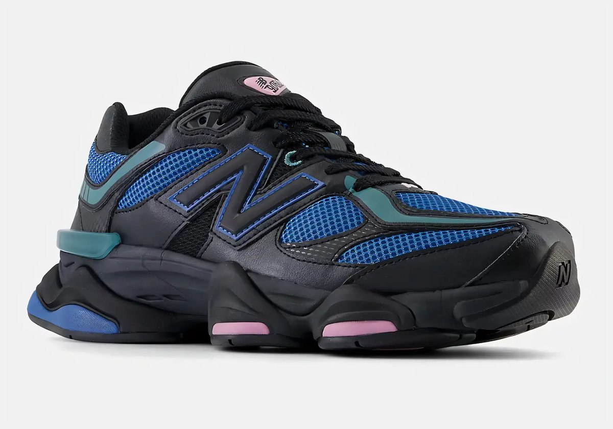 EssentialHomme's tweet photo. New Balance 90/60 strides into 2024 with the "Blue Agate," a leather-mesh fusion draped in midnight hues. Teal accents glimmer like city lights, while plush cushioning promises comfort from dusk till dawn. Is this your next urban adventure companion?
#EssentialHomme
Read the article in English 🇺🇸: https://t.co/383mw6IqLk
Lire l'article en Français 🇫🇷: https://t.co/5eeLLA13IX