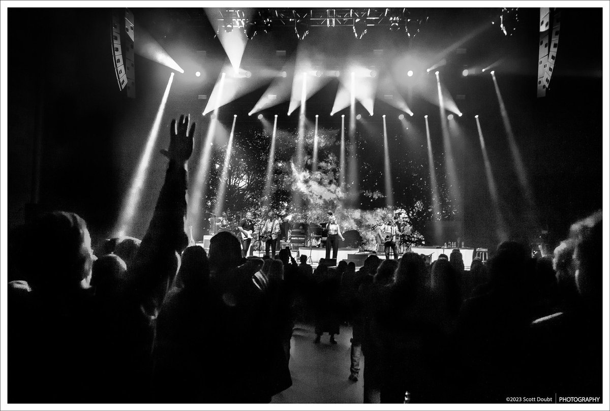 ScottDoubtPhoto's tweet photo. @VisualsbySauter 1. Remi Royale Boxing Day Blowout Matinee at @ManxPub
2. @BlueRodeo #FiveDaysInJuly tour finale at @masseyhall
3. Day nap at #GanaraskaRecordingCompany
4. #SueFoley Live in Austin Vol. 1 album launch at @CanadasNAC https://t.co/HdFim5UZ4l