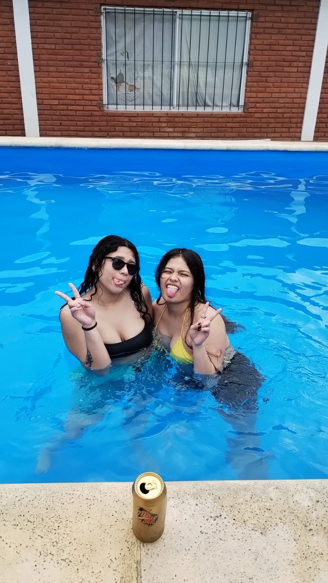 milkkydicks's tweet photo. Las dos primas están queriendo guerra https://t.co/BSKICyCBmS