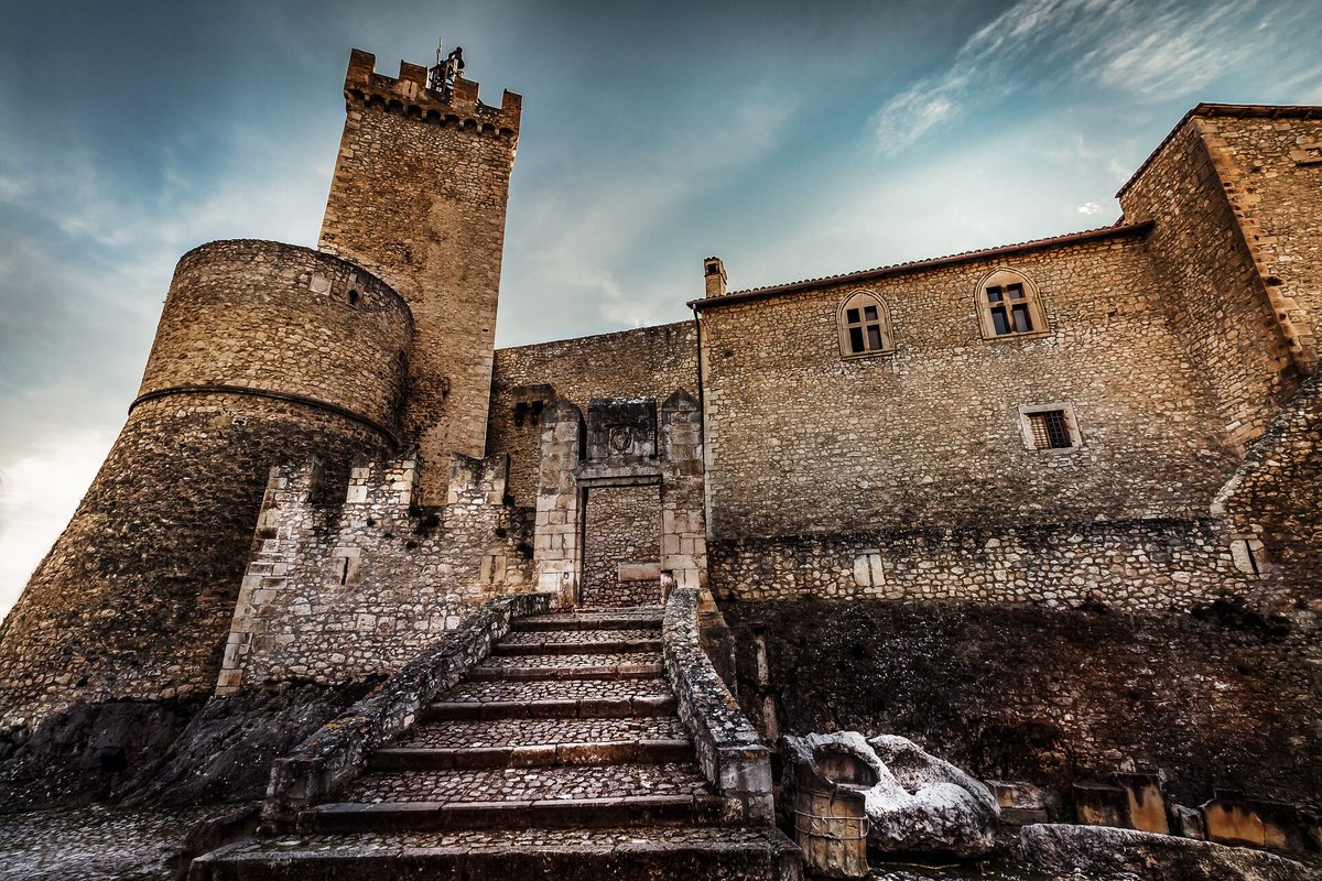 lookforplace's tweet photo. #Castello #Piccolomini #Capestrano #Abruzzo #Italy https://t.co/2xMQSqczxZ