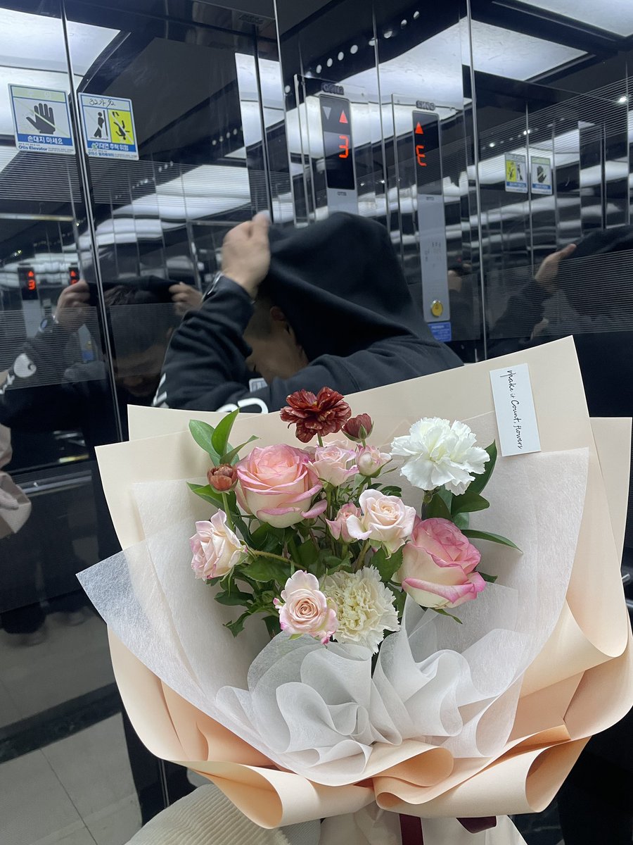 cyn_potato's tweet photo. #깜짝선물 💐🩷💜 https://t.co/amoBYR9bpo