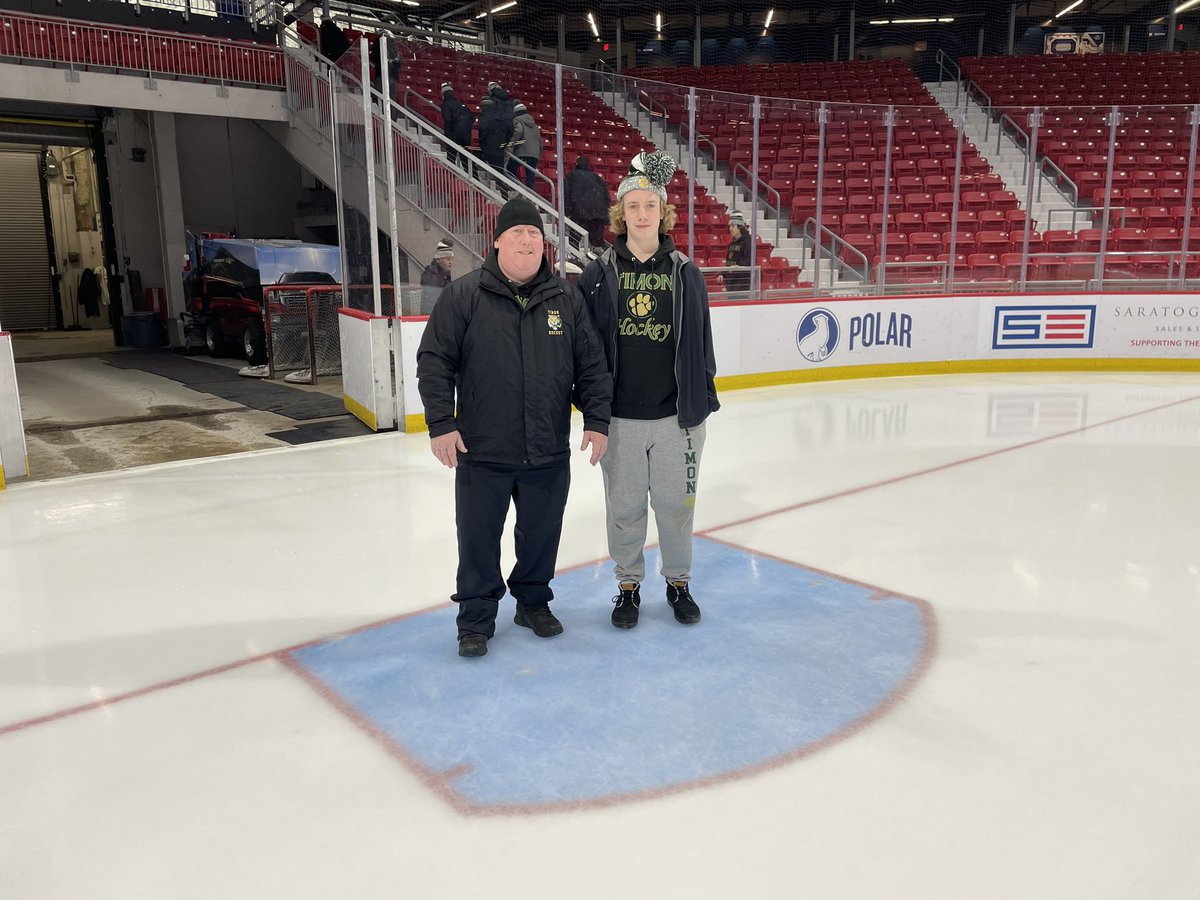 Chaser3030's tweet photo. 35 years later, same crease. #Select17 #USA #MiracleOnIce https://t.co/S8LxRPVKPH