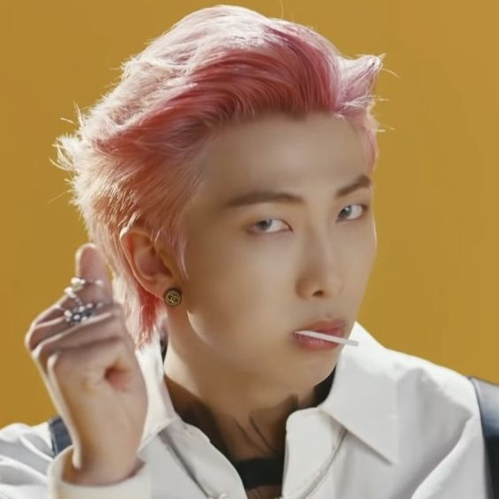 yoongisducky's tweet image. im going to need namjoon to have pink hair again some time soon, i beg. 🩷