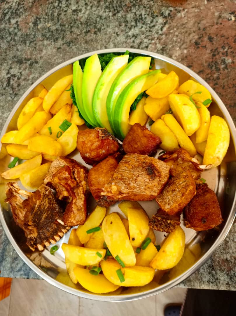 HumaUG's tweet photo. Naye mukwano, walidde ku kantu? ffe eno ku Huma cafe, tuli mu platters.
100k only nga we deliver
#humacafe #Bugingo #humaUg https://t.co/oQMohWsFaz
