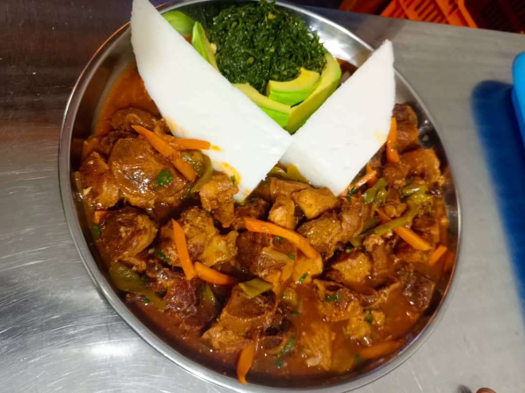 HumaUG's tweet photo. Naye mukwano, walidde ku kantu? ffe eno ku Huma cafe, tuli mu platters.
100k only nga we deliver
#humacafe #Bugingo #humaUg https://t.co/oQMohWsFaz