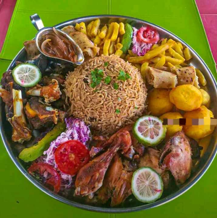 HumaUG's tweet photo. Naye mukwano, walidde ku kantu? ffe eno ku Huma cafe, tuli mu platters.
100k only nga we deliver
#humacafe #Bugingo #humaUg https://t.co/oQMohWsFaz