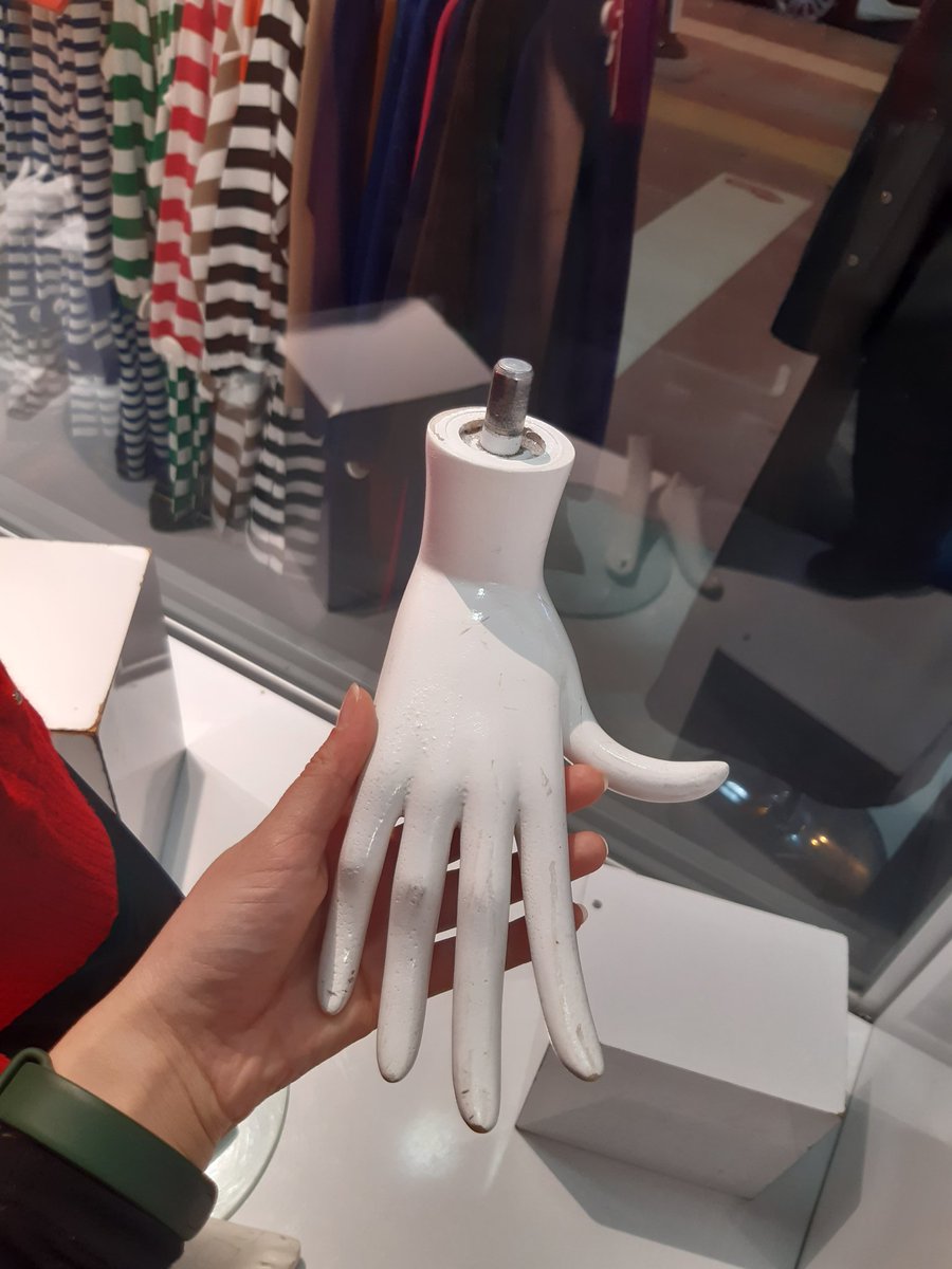 Tuttuğum el manken eli değil senin elin  olmalıydı aptal..