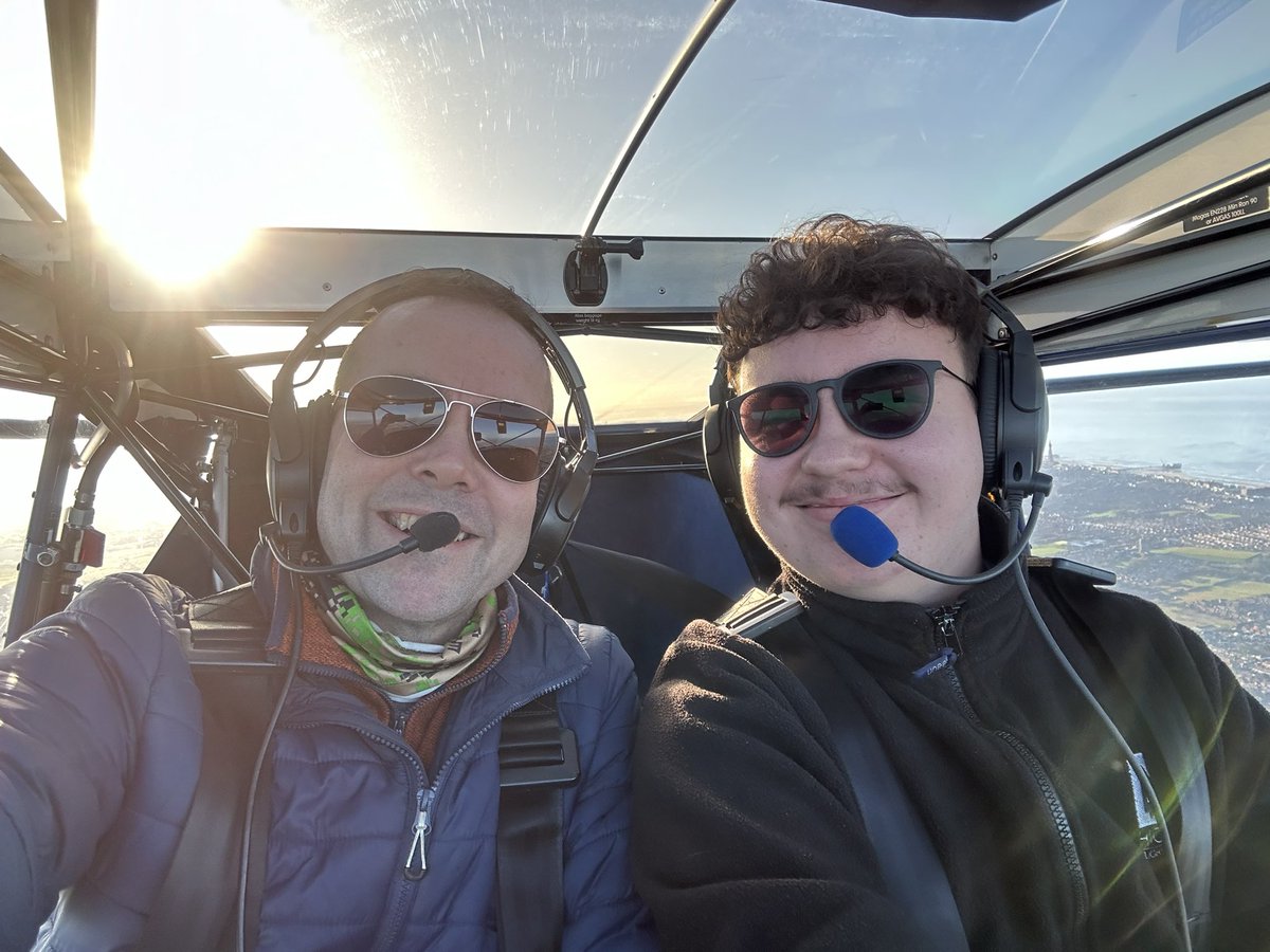 dannydenfisch's tweet image. What gorgeous day we’re having in the North West! #teamhighwing #pilotsoftwitter #pilotlife #flying #attitudeairsports