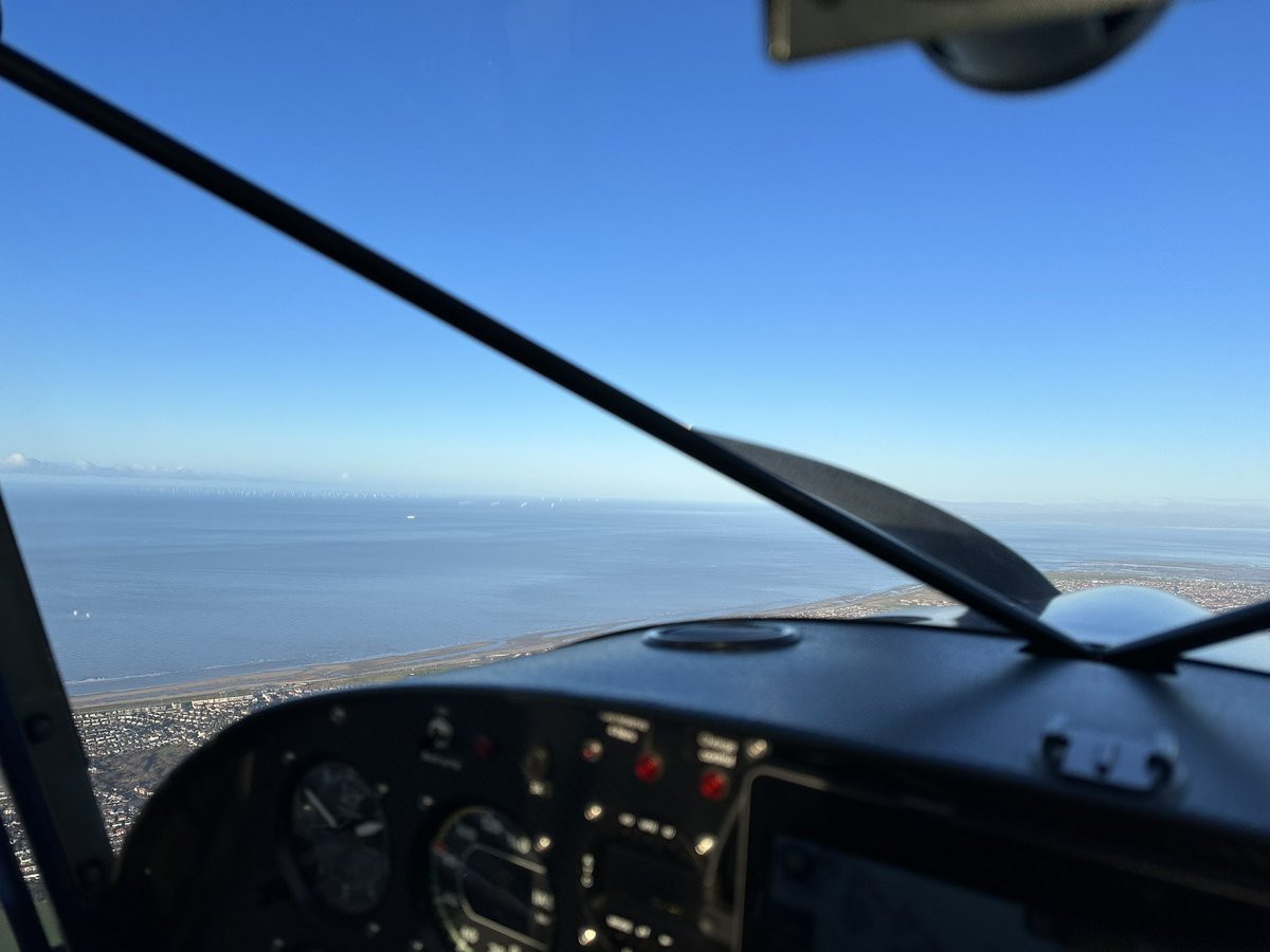 dannydenfisch's tweet image. What gorgeous day we’re having in the North West! #teamhighwing #pilotsoftwitter #pilotlife #flying #attitudeairsports