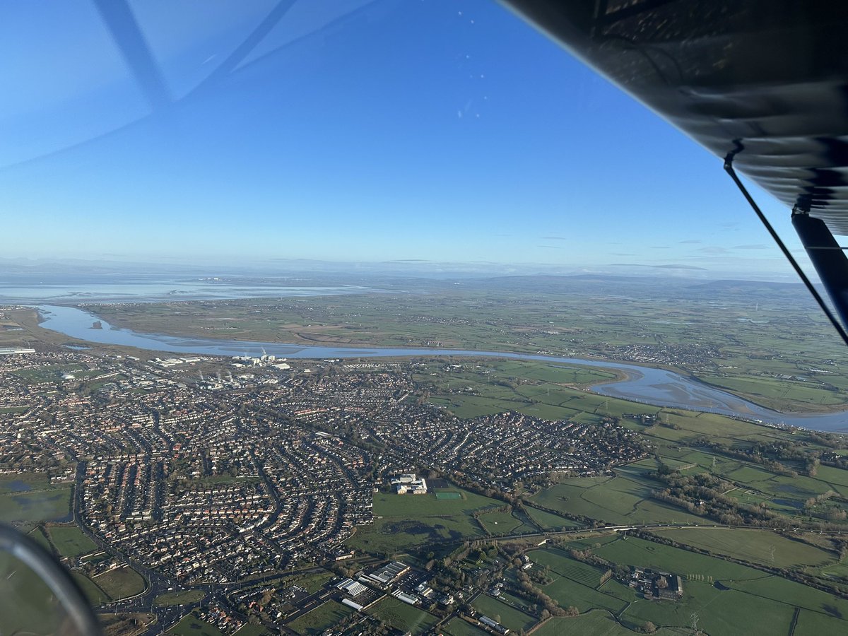dannydenfisch's tweet image. What gorgeous day we’re having in the North West! #teamhighwing #pilotsoftwitter #pilotlife #flying #attitudeairsports