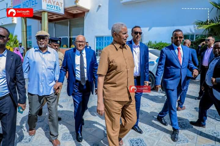 Abdirrahman_mos's tweet photo. The current regime failed the state and the only way is to let them go, by the way we don't have to mix  the things, the coalition has nothing to do with the  Mou, It will be discussed in due course. 

Badbaado qaran
#Somalilanders 
#Somaliland https://t.co/MpBtSwgC6M