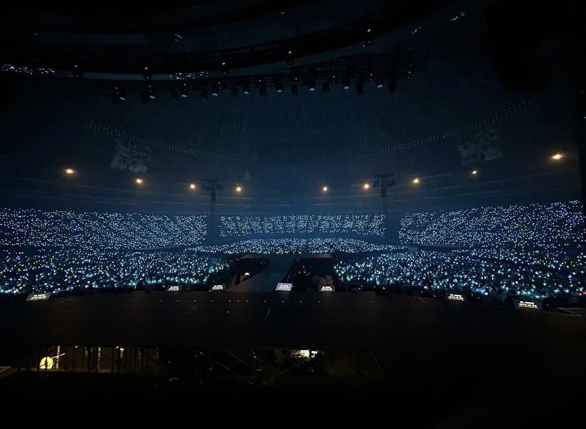dailytre4sure's tweet photo. treasure start off their reboot tour in japan with this INSANE CROWD? we're beyond proud @treasuremembers 🥹 https://t.co/zIZVBaaCeH