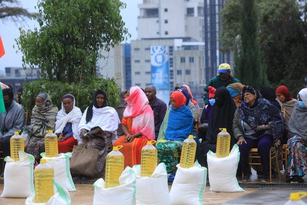 Addis Ababa City Communication (@addisababacity1) on Twitter photo ለአቅመ ደካሞች፣ ለሃገር ባለውለታ አረጋዊያን፣ በዝቅተኛ ገቢ ለሚተዳደሩ የመንግስት ሠራተኞች እና ምንም ገቢ ለሌላቸው ከ263 ሺህ በላይ ለሚሆኑ ነዋሪዎች እንኳን አደረሳችሁ ብለን ማዕድ አጋርተናል።
<a href="/AdanechAbiebie/">Adanech Abiebie</a> 1/2 ለአቅመ ደካሞች፣ ለሃገር ባለውለታ አረጋዊያን፣ በዝቅተኛ ገቢ ለሚተዳደሩ የመንግስት ሠራተኞች እና ምንም ገቢ ለሌላቸው ከ263 ሺህ በላይ ለሚሆኑ ነዋሪዎች እንኳን አደረሳችሁ ብለን ማዕድ አጋርተናል።
<a href="/AdanechAbiebie/">Adanech Abiebie</a> 1/2
