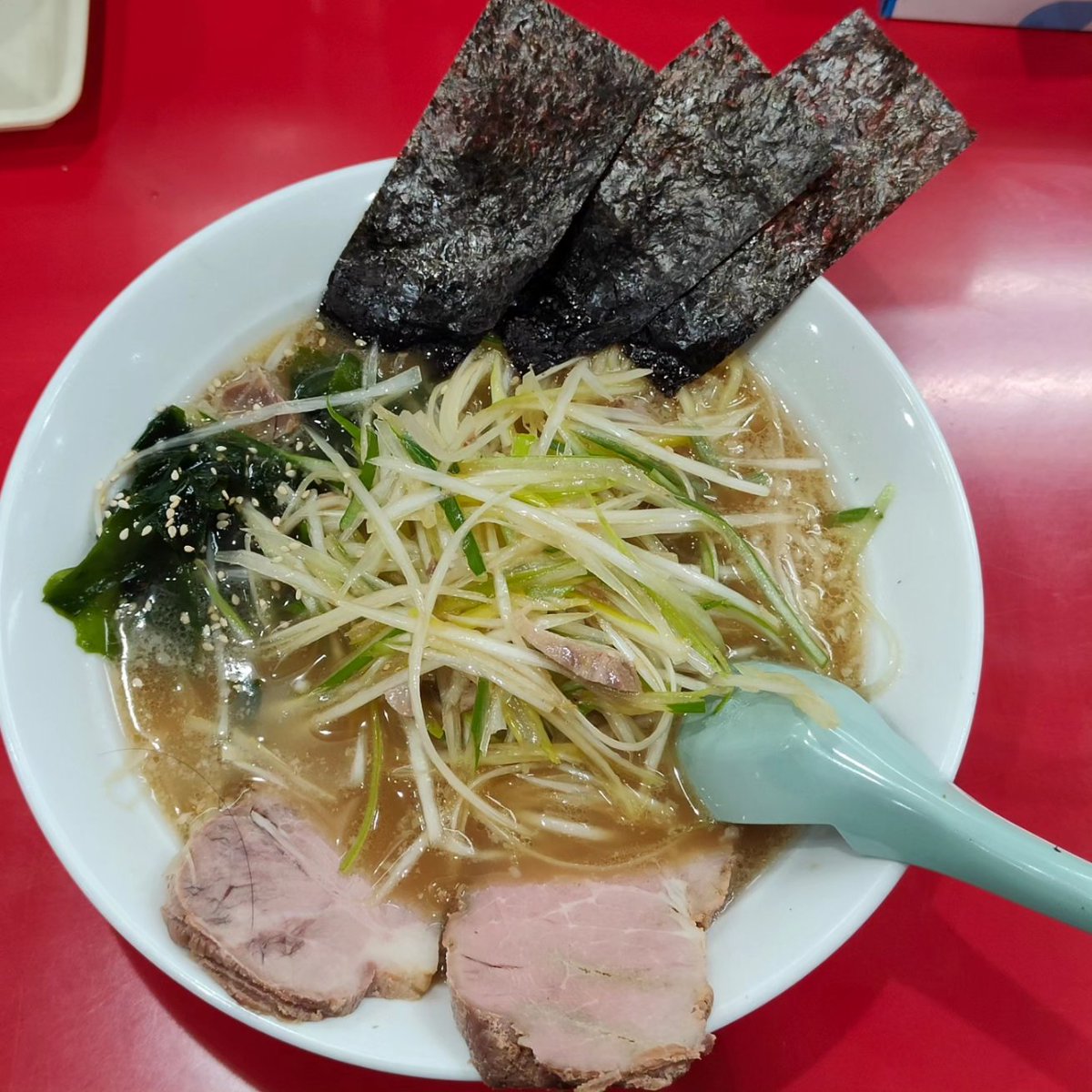 saksak2425's tweet photo. @かいざん 新小岩

安定のラーショ系のお店。
ここは並ばずに入れるのがうれしい。

ほんと美味しい！

#ラーメン
#新小岩
#ラーショ https://t.co/mtLffy7YXM