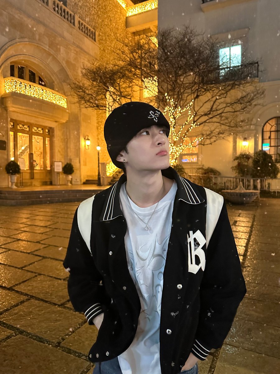 XODIAC_MEMBERS's tweet photo. [#리오] 

2024 첫 눈❄️❤️
이런 행복한 순간 쏘블리들 
같이 보면 좋겠다🤭🤭

#XODIAC #소디엑 #LEO #리오 https://t.co/CmvtEm9qbJ