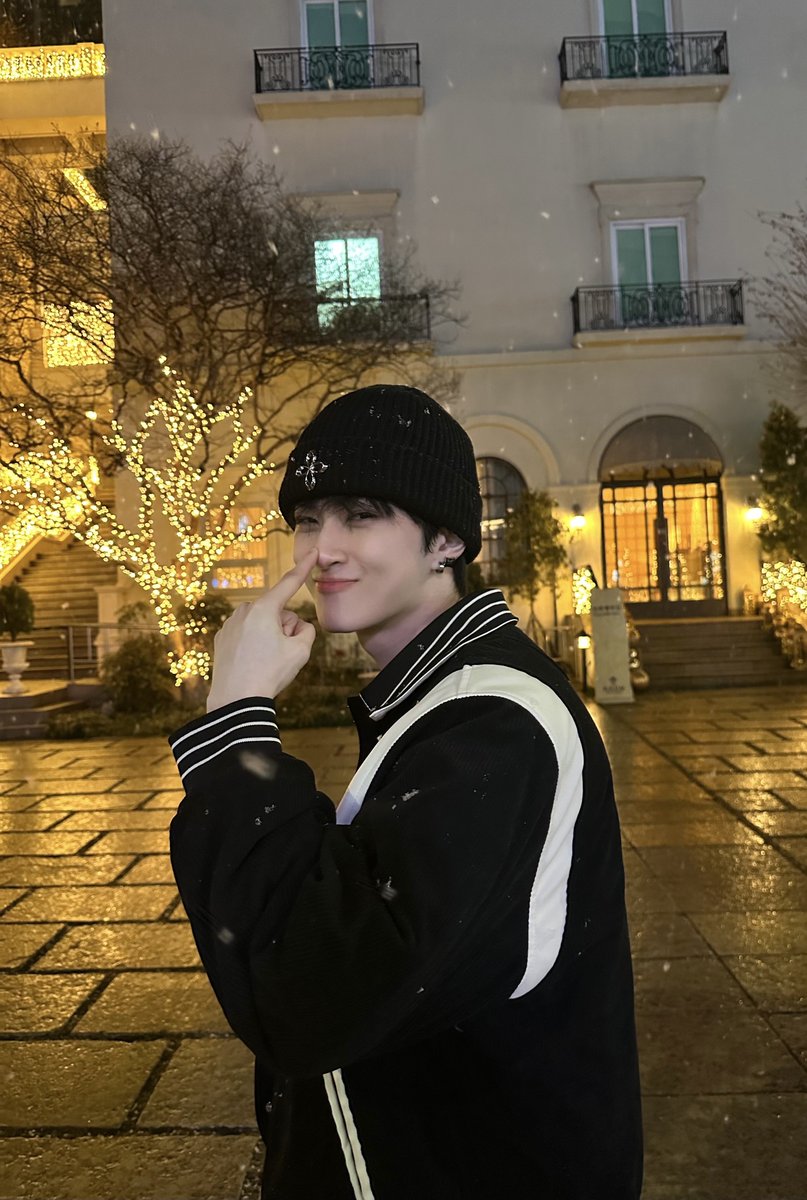 XODIAC_MEMBERS's tweet photo. [#리오] 

2024 첫 눈❄️❤️
이런 행복한 순간 쏘블리들 
같이 보면 좋겠다🤭🤭

#XODIAC #소디엑 #LEO #리오 https://t.co/CmvtEm9qbJ