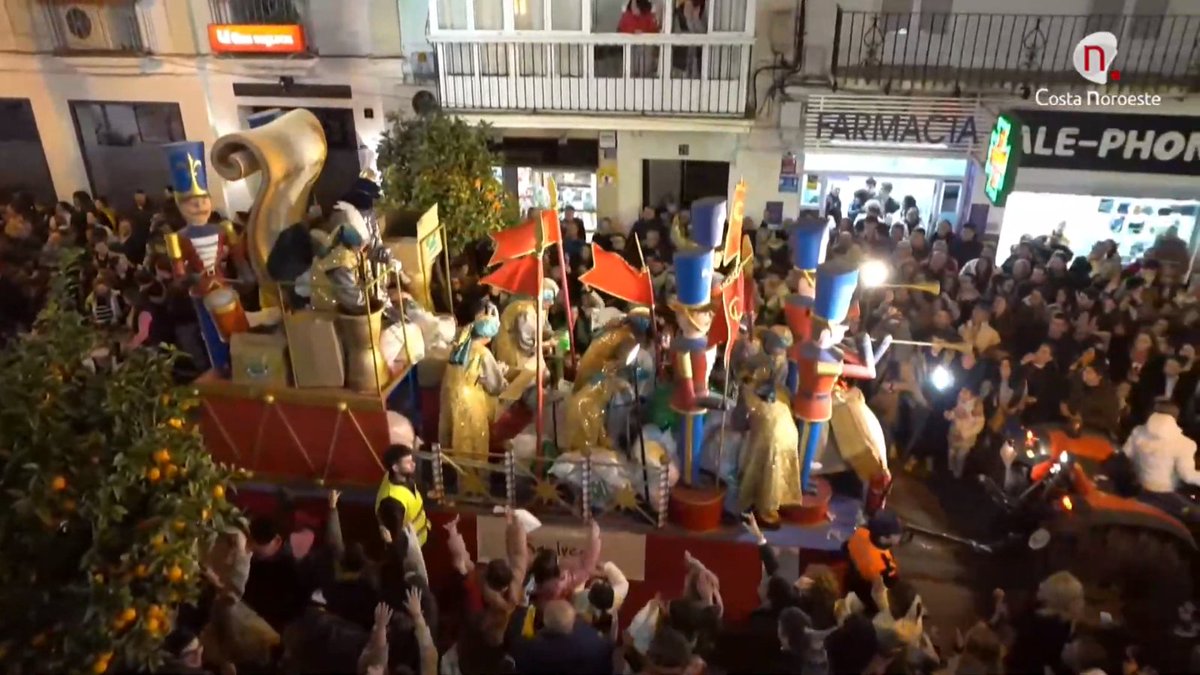 cnoroestetv's tweet photo. GRACIAS por seguir ayer el Especial de #ReyesMagos 

📊 90.000 espectadores únicos durante el día
📈 130.000 espectadores acumulados 
📉 18.000 espectadores en el minuto de oro (18:50h)

Gracias también a los compañeros que lo hicieron posible con más de 10 horas en directo. https://t.co/r6xZ75Xzxx