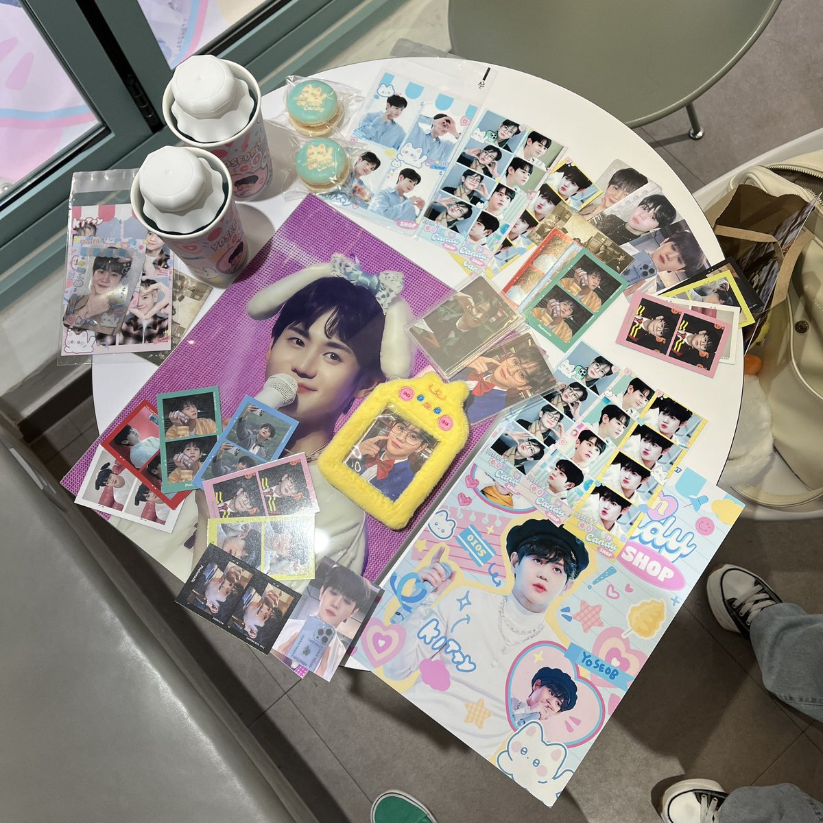 yangggochi_0122's tweet photo. 럭드 뽑기전 어제부터 1등 안나오셨데서 그렇구나.. 했는데…
홀리몰릐과콰몰릐…🫢 
너무 신나 쩜프해서 천장 뚫을뻔했네요.. 
덕분에 너무 뽀쨕하고 예쁜곳 구경했는데 선물까지 받아 너무 행복했습니다!!🥴💛 감사해요:D💛💛

 #요섭이네_코튼캔디샵_놀러와요 https://t.co/8Q5QszWZ1U