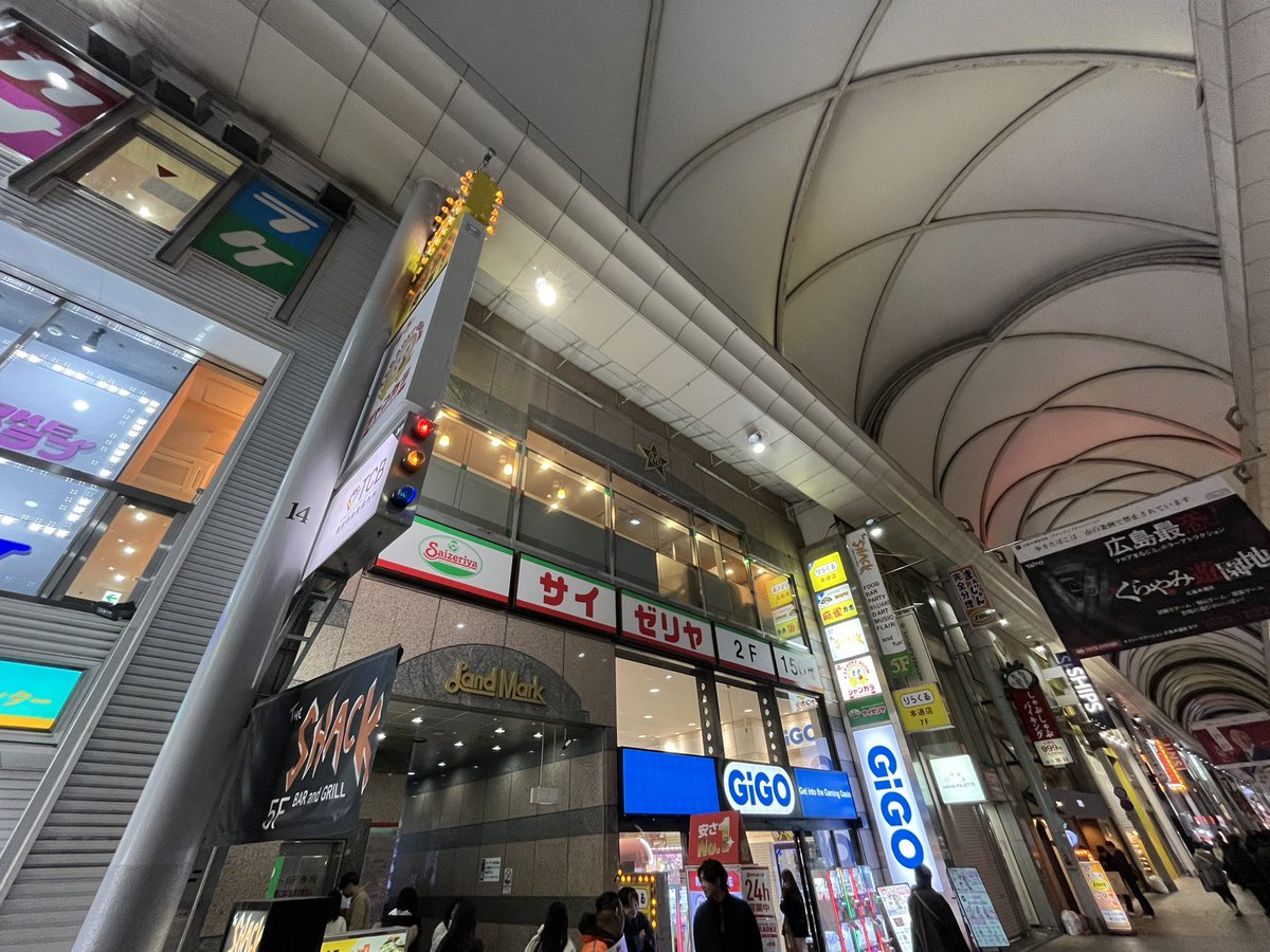 ueda_jiro_5's tweet photo. 自分の広島はここから始まった。

ここだったよね。
STUDIO MAPLE

サイゼリヤのとこ。

みょんちゃん。
なゆたん。

あかりんにまなみん。
笑

#MAPLEZ https://t.co/Kgsw8MdL3i