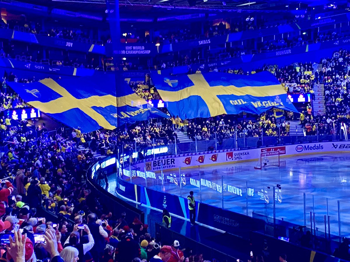 Congrats to 🇸🇪 for winning the silver medal in the #WorldJuniors2024! Grattis, #Juniorkronorna! 🥈🙌 Congrats also to #Gothenburg for hosting an excellent tournament this year. Tack, #Göteborg ! #WorldJuniors #JuniorMondial 1st photo credit: @Trekronorse