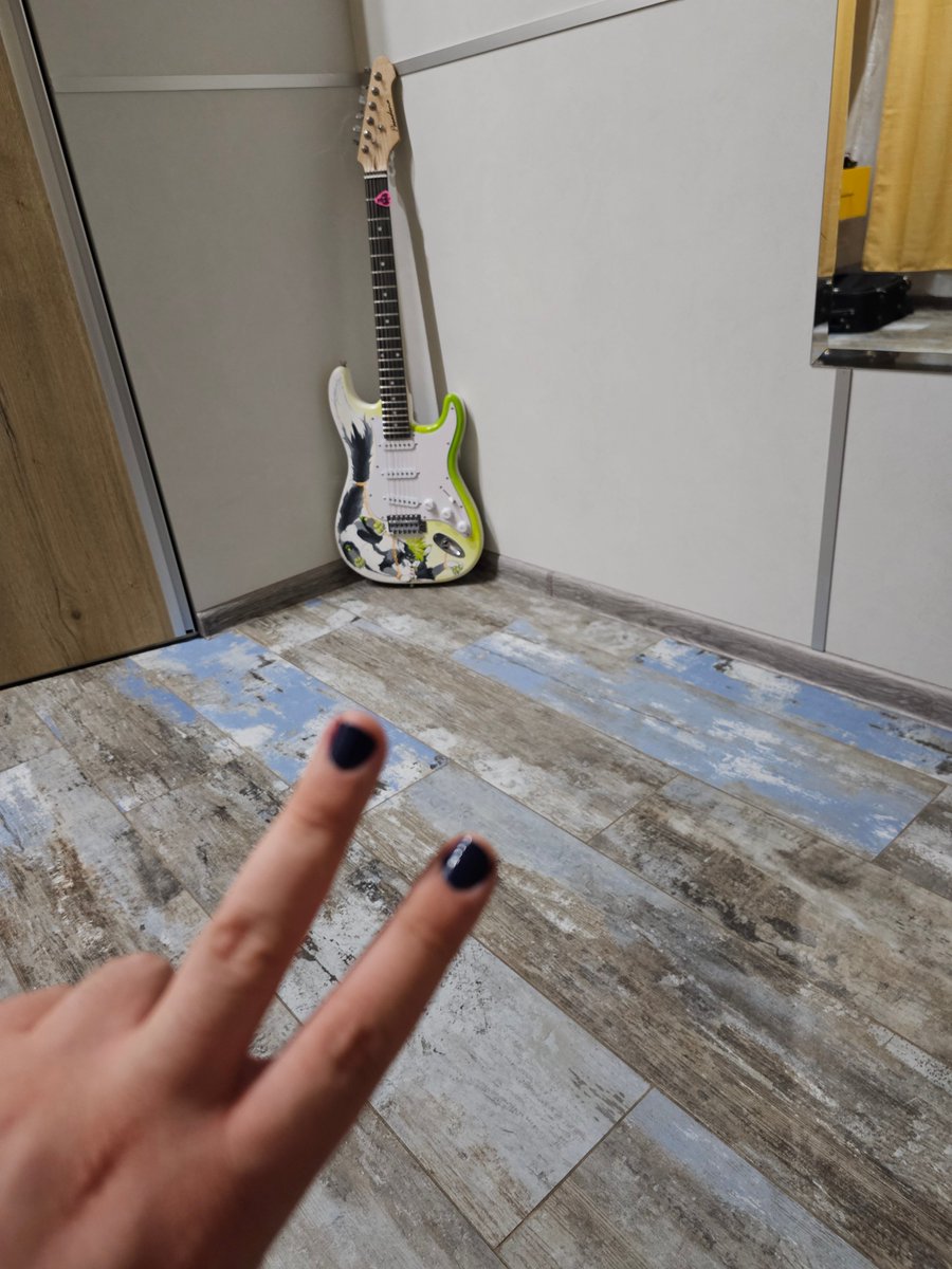 ShandoFluff's tweet image. I've celebrated the new year in Sofia with the Bulgarian furries. They used the occasion to give me this wonderful birthday gift. It turned out amazing and I can't express how grateful I am for this. Thank you everyone once again!