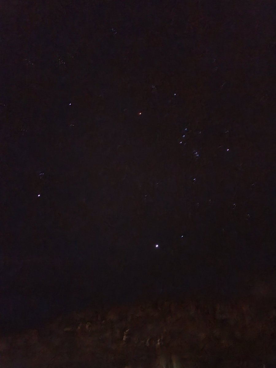 talbo73's tweet photo. 志賀高原に来て3週間、ずっと足元気にして雪道歩いてたけどふと空見たら星めっちゃきれいでびびった。 https://t.co/5WH3KAhWHK