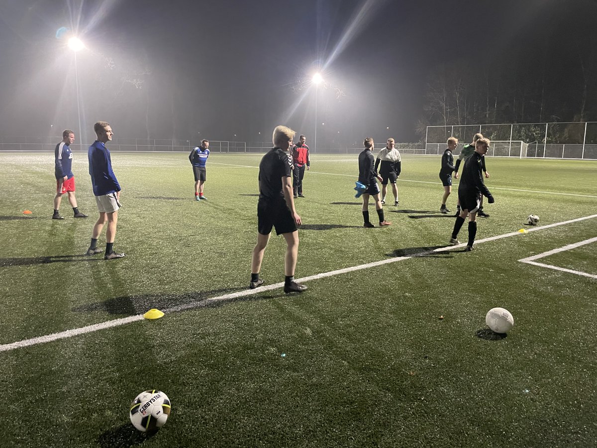 Dit weekend is <a href="/svDWO/">s.v. DWO</a> en de voetbalclub JVV op trainingskamp in #Hoenderloo dit i.s.m. <a href="/FletcherFootbal/">Fletcher Football</a>  

Wij wensen de teams veel succes en plezier!

#trainingskamp #trainingskampen #winterkamp #svdwo #jvv #veluwe #seniorenselectie #selectie #teambuilding #develuwe #dwo