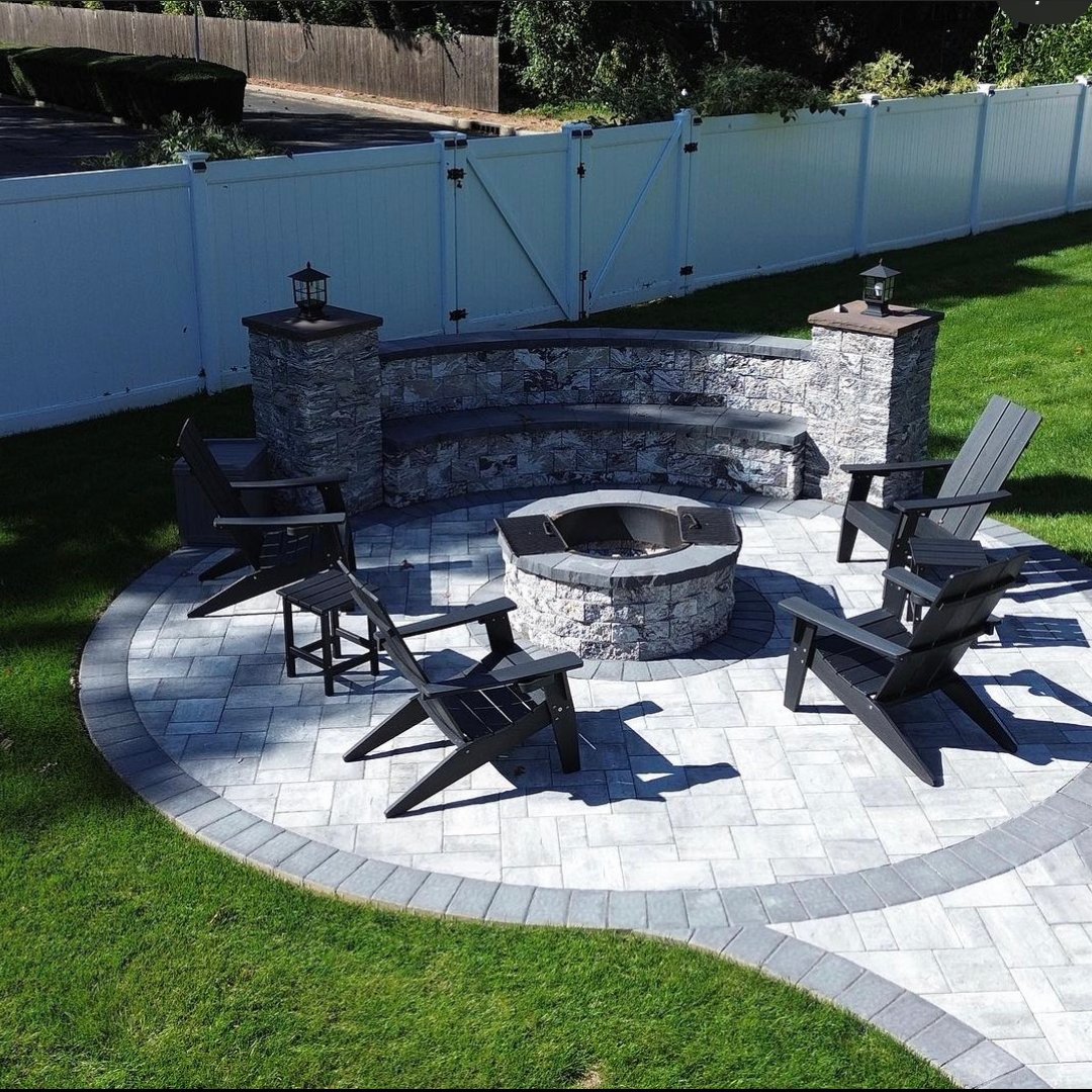 CambridgePavers's tweet image. From cozy fireplaces to charming pavillions, what's your must-have for the perfect patio? Share with us in the comments below! #PatioEssentials #OutdoorLiving #HomeDecor @dakota.pools @evergreenlandscapingpronj @stonecreationsoflongislandinc @videzunited