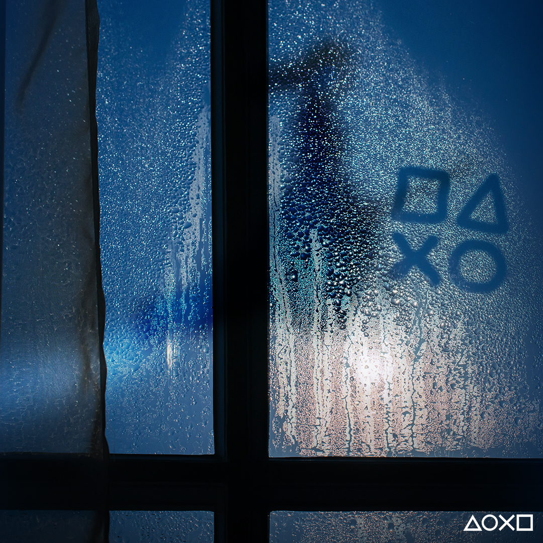PlayStationIT's tweet photo. Si porterà via anche le feste, ma non la voglia di giocare. 
PS. No, non è un Avistempesta quello che vola in cielo, è la befana. #PS5 #Epifania https://t.co/WkLX39c1ua