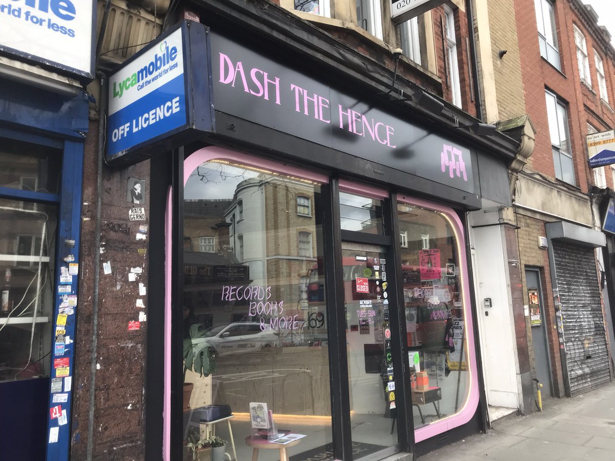 Spiddly's tweet photo. Currently listening to the #HelloGoodbyeShow on @ResonanceFM @deXterBentley - new music, live performances and session archives every Saturday, 12.00pm to 1.30pm.
Featuring in-store live sessions from the 2023 @DashHengeStore broadcasts https://t.co/IVVB86vsz7 #music #radio https://t.co/Sr6drFT3k0