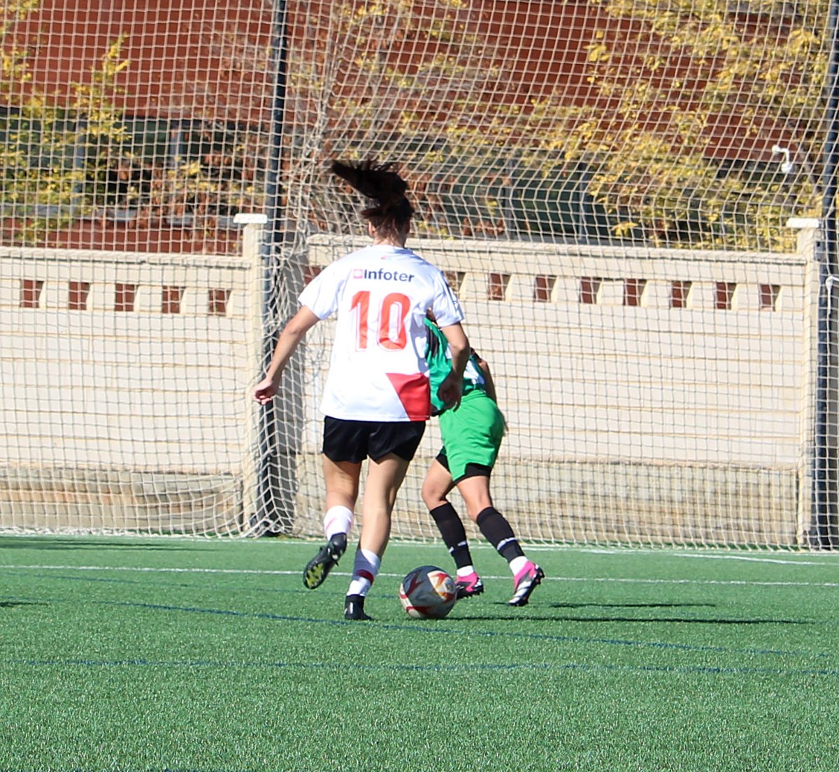 River_fuenes's tweet photo. En cada foto, el equipo muestra su valentía y espíritu guerrero en cada desafío. 🌟💙 ¡Juntas, escribimos nuestra historia en el fútbol! #RiverPlateFuensport #FútbolFemenino https://t.co/6eyQLPNt2N