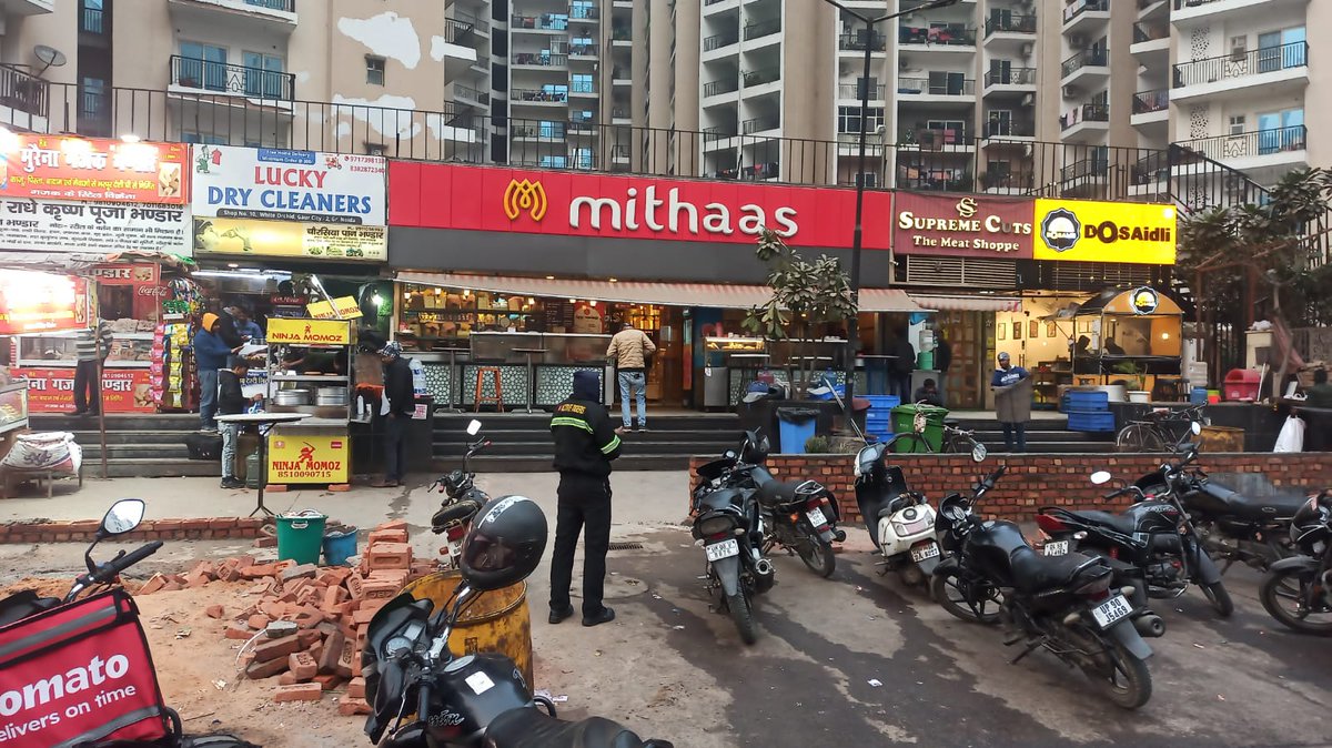 ग्रेटर नोएडा वेस्ट में व्हाइट आर्किड सोसायटी के बाहर बने मार्केट में अवैध निर्माण फिर शुरू, चार दिन पहले ग्रेटर नोएडा प्राधिकरण की टीम ने हटवाया था अतिक्रमण। अब मार्केट में बना रही चार दीवारी, जगह-जगह पड़ी निर्माण साम्रगी।
<a href="/OfficialGNIDA/">Greater Noida Industrial Development Authority</a> 
<a href="/OrchidOwner/">WhiteOrchidResidents</a>